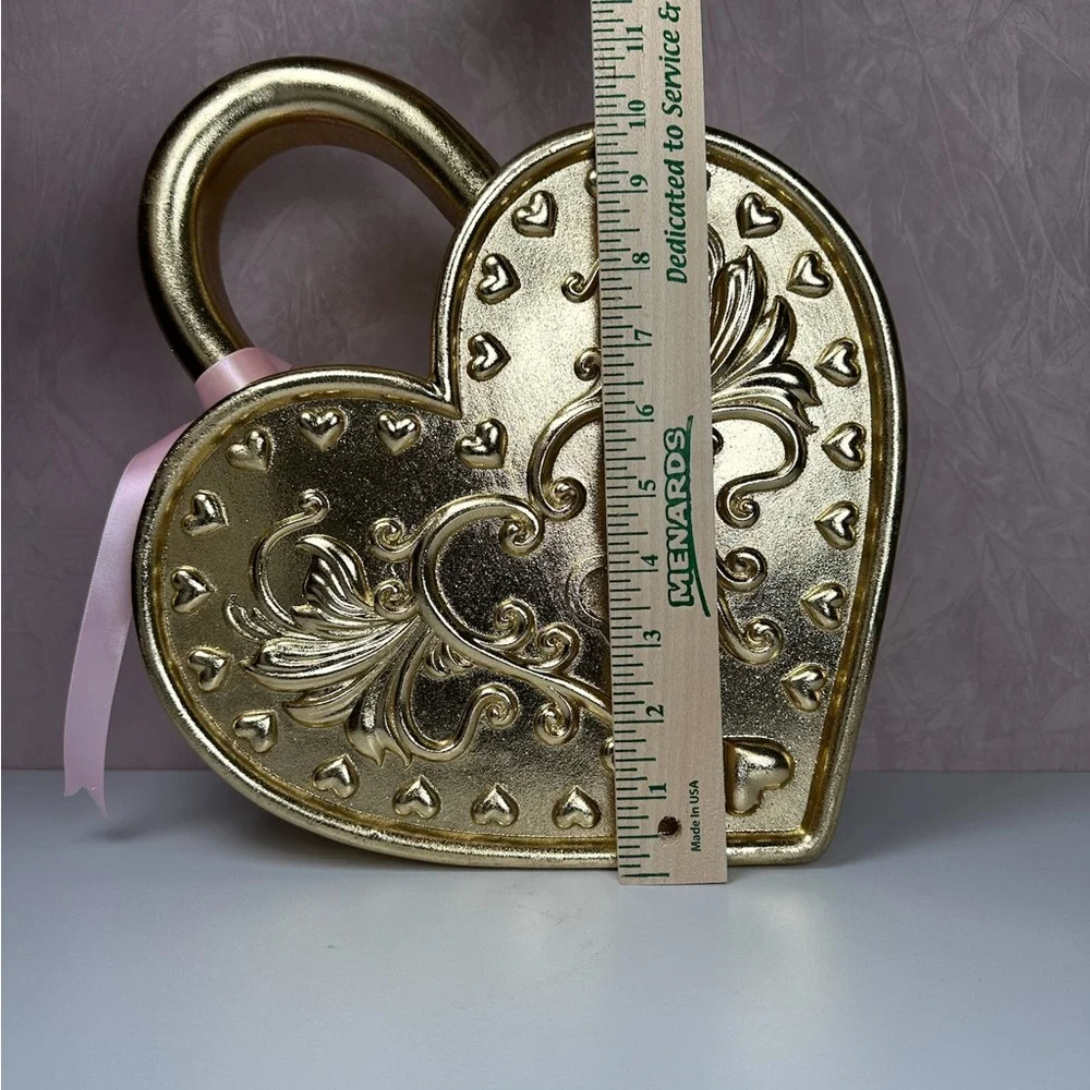 Heart-Shaped Decorative Padlock in Gold